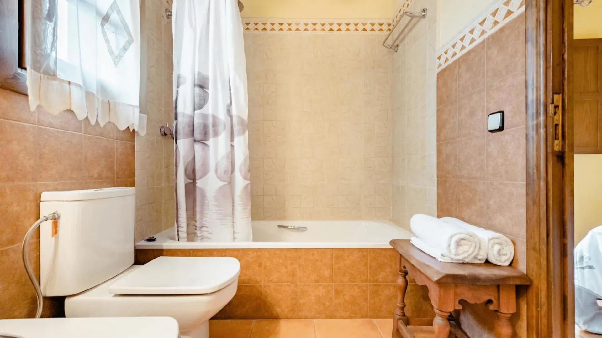 Masia Castellvi B&B Vinyols i Els Arcs Couette-café